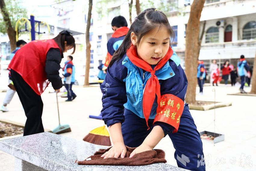 【文明嘉魚】縣實驗小學(xué)開展“小手拉大手 共創(chuàng)文明城”系列活動(1).docx